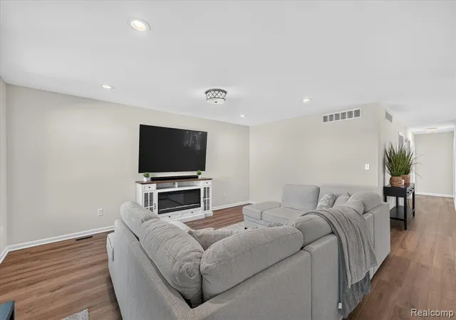 image of 5110 Lathrop St, Trenton, MI 48183 | MLS# 61020951