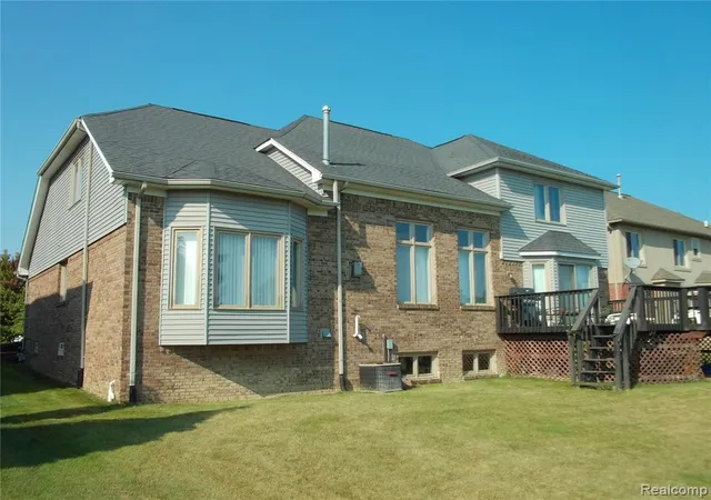 3rd image of 16938 Country Club Dr, Macomb, MI 48042 | MLS# 60992713