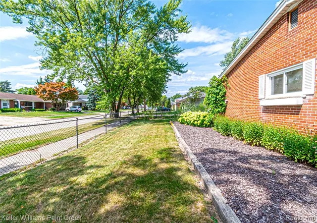 Photo 4 of Single family home for sale at 11534 Briarcliff Dr, Warren, MI 48093 2580 | MLS# 61025290 | Listing updated on 2026-09-14