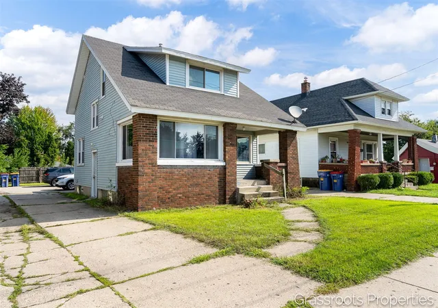 Photo 2 of Single family home for sale at 1109 Fulton St, Grand Rapids, MI 49504 | MLS# 70553943 | Listing updated on 2026-08-24