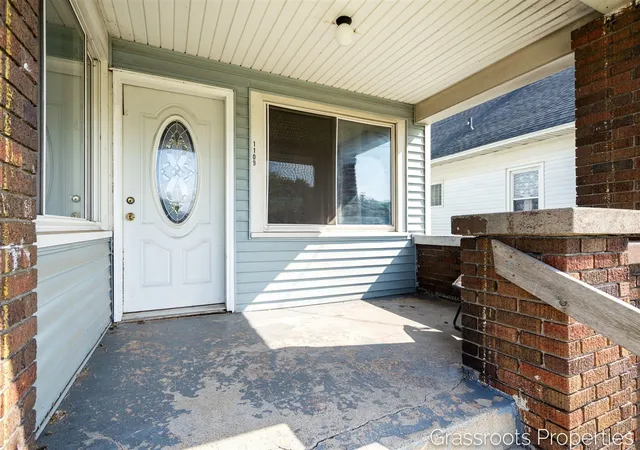 Photo 3 of Single family home for sale at 1109 Fulton St, Grand Rapids, MI 49504 | MLS# 70553943 | Listing updated on 2026-08-24
