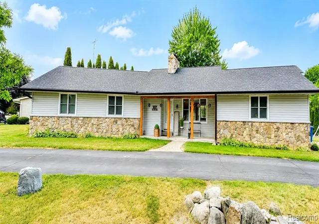 2nd image of 9004 Del Rio Dr, Grand Blanc, MI 48439 8383 | MLS# 61023073
