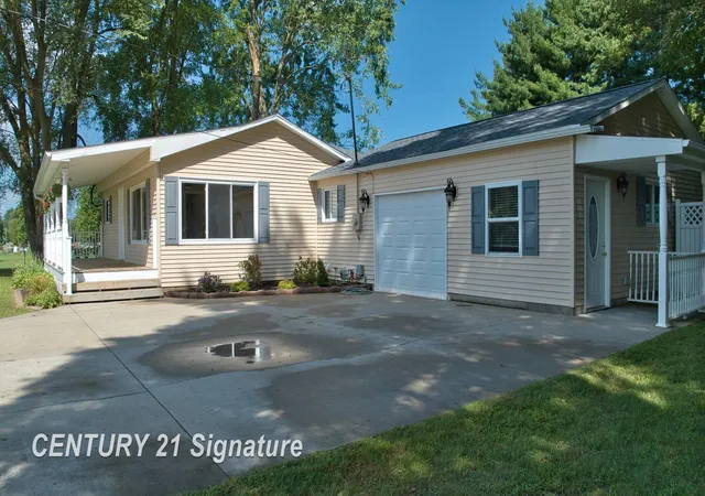Homes for sale in Montrose, MI | 9326 Vienna Rd, Montrose, MI 48457 | MLS# 50183415