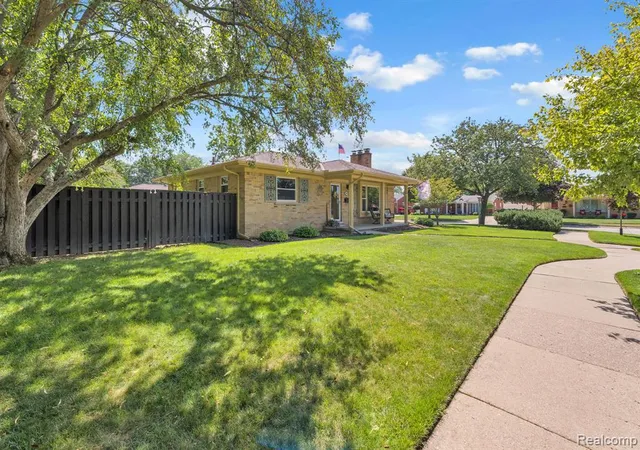 Photo 3 of Sale Pending at 2963 Truwood St, Trenton, MI 48183 1848 | MLS# 61015019 | Listing updated on 2026-08-26