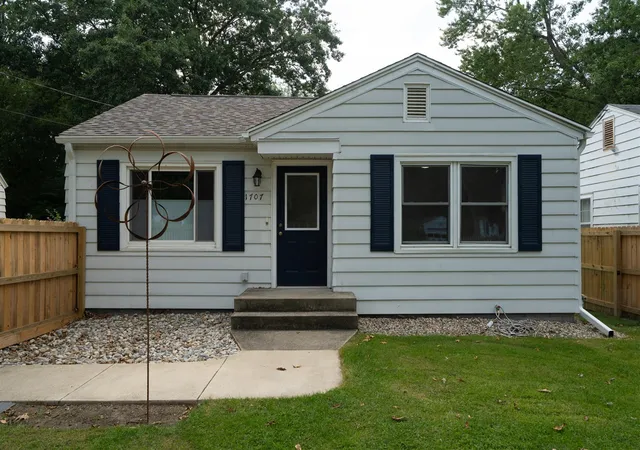 Photo 1 of Sale Pending at 1707 Texel Dr, Kalamazoo, MI 49048 | MLS# 70554784 | Listing updated on 2026-08-31