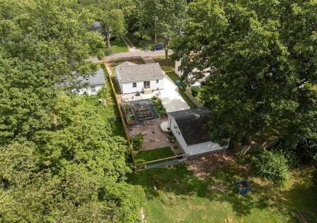 Photo 3 of Sale Pending at 1707 Texel Dr, Kalamazoo, MI 49048 | MLS# 70554784 | Listing updated on 2026-08-31