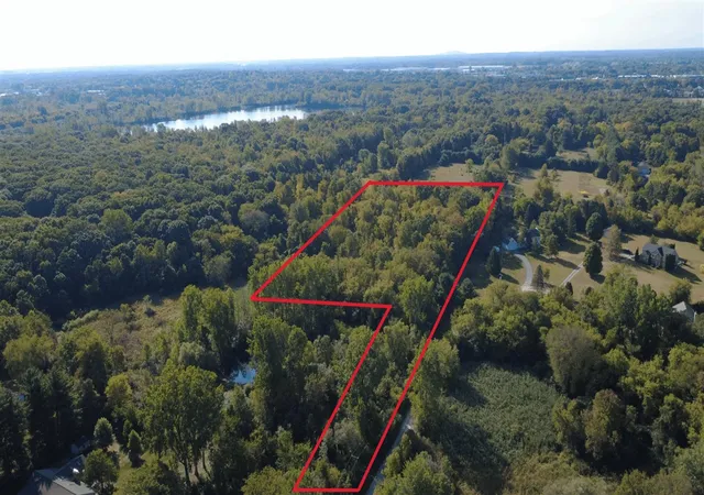 3rd image of 727 W W Maple Road Road, Milford, MI 48381 | MLS# 70495636