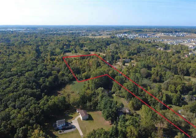 5th image of 727 W W Maple Road Road, Milford, MI 48381 | MLS# 70495636
