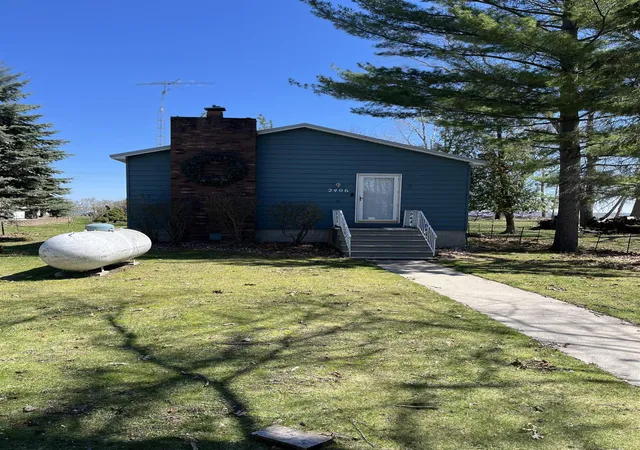 Homes for sale in Pinconning, MI | 2406 Oak Rd, Pinconning, MI 48650 | MLS# 50204934