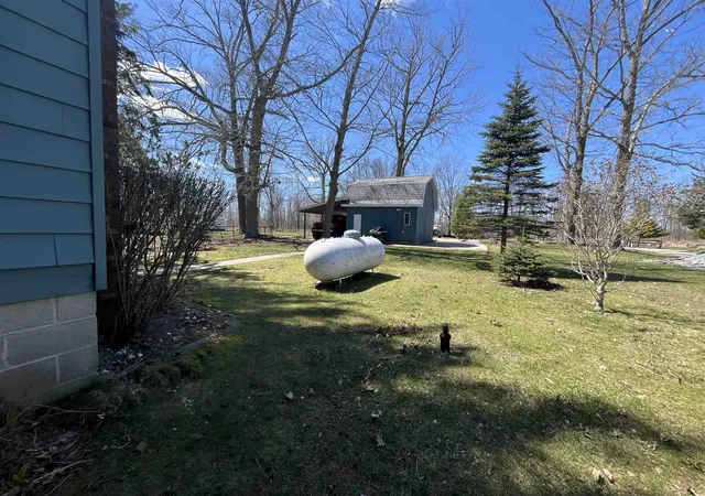 Homes for sale in Pinconning, MI | 2406 Oak Rd, Pinconning, MI 48650 | MLS# 50204934