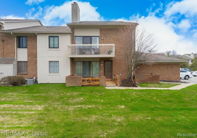 Photo 3 of Sale Pending at 6715 Maple Lakes Dr #70, West Bloomfield, MI 48322 | MLS# 60389214 | Listing updated on 2026-07-07