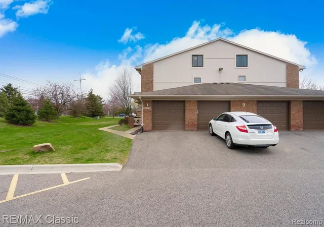 Photo 3 of Sale Pending at 6715 Maple Lakes Dr #70, West Bloomfield, MI 48322 | MLS# 60389214 | Listing updated on 2026-07-07
