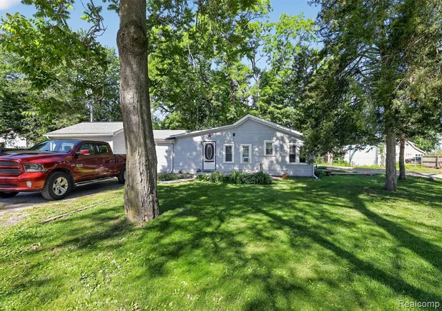Homes for sale in Whitmore Lake, MI | 128 Front Dr, Whitmore Lake, MI 48189 | MLS# 60999627