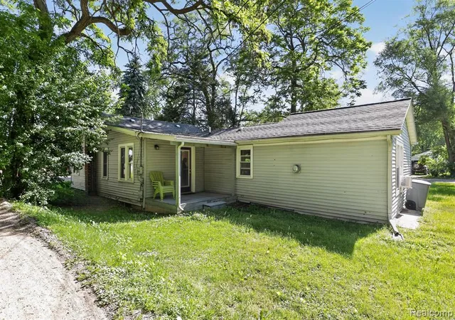 Homes for sale in Whitmore Lake, MI | 128 Front Dr, Whitmore Lake, MI 48189 | MLS# 60999627
