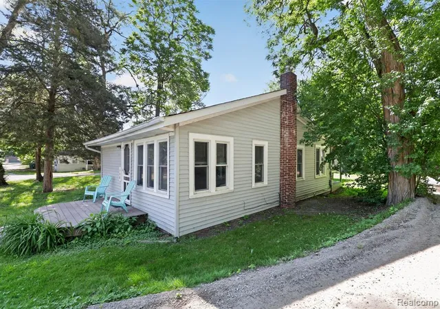 Homes for sale in Whitmore Lake, MI | 128 Front Dr, Whitmore Lake, MI 48189 | MLS# 60999627