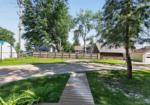 Homes for sale in Whitmore Lake, MI | 128 Front Dr, Whitmore Lake, MI 48189 | MLS# 60999627