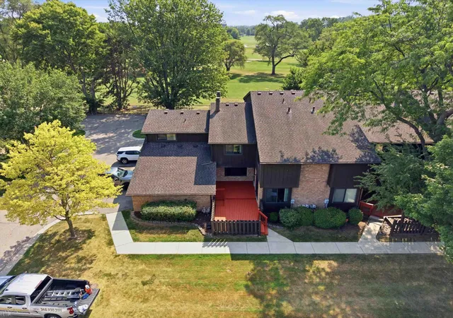 2nd image of 37388 Clubhouse Dr, Sterling Heights, MI 48312 | MLS# 50217573