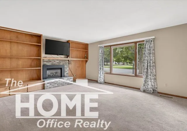 Photo 4 of Single family home for sale at 824 Krust Dr, Owosso, MI 48867 | MLS# 50220145 | Listing updated on 2026-08-28