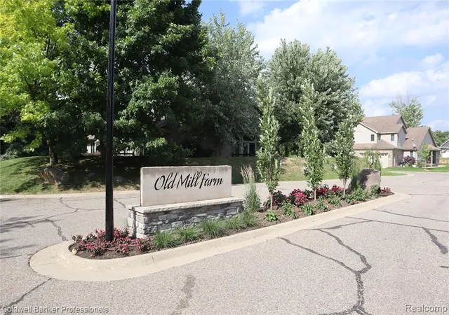 2nd image of 13368 Julie Anne Ct #1, Fenton, MI 48430 3009 | MLS# 61007448