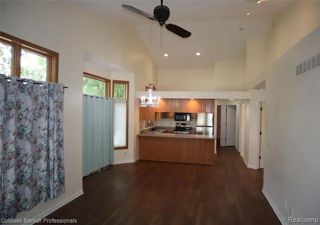 3rd image of 13368 Julie Anne Ct #1, Fenton, MI 48430 3009 | MLS# 61007448