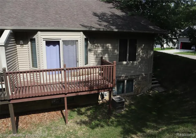2nd image of 13368 Julie Anne Ct, Fenton, MI 48430 3009