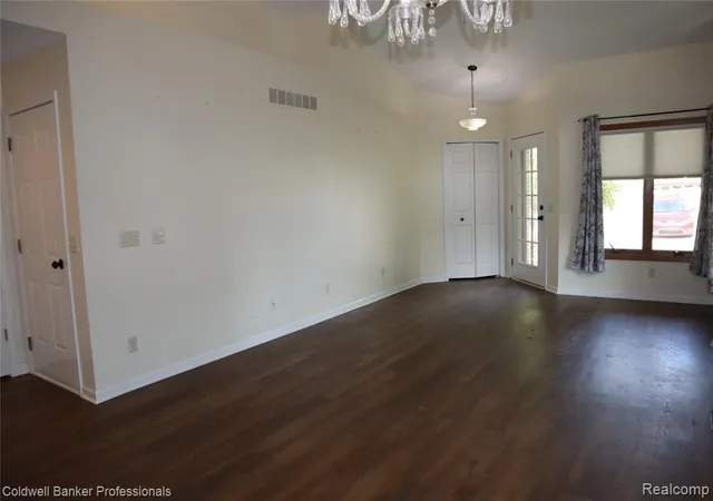 4th image of 13368 Julie Anne Ct #1, Fenton, MI 48430 3009 | MLS# 61007448