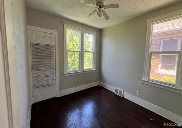 22nd image of 1980 W Grand St, Detroit, MI 48238 3459 | MLS# 60998095