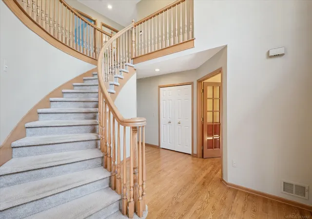 3rd image of 43176 Crissman Ct, Sterling Heights, MI 48314 | MLS# 50189524