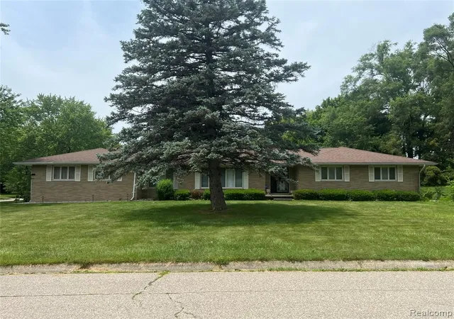 1st image of 1361 Dyemeadow Ln, Flint, MI 48532 | MLS# 61007724