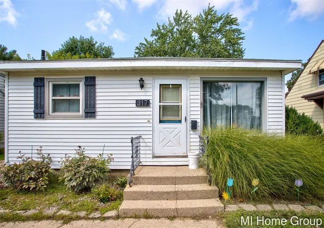 Photo 2 of Single family home for sale at 317 W 28th St, Holland, MI 49423 | MLS# 70555087 | Listing updated on 2026-09-01