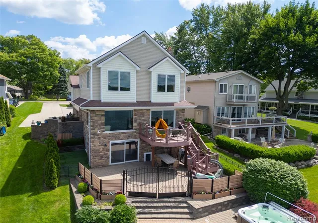 1st image of 3160 Lexington Rd, Waterford, MI 48328 | MLS# 61005261