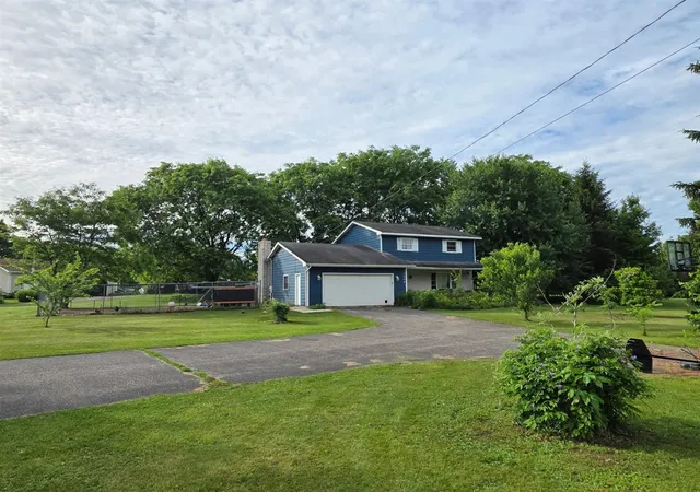 3rd image of 22948 N Uldriks Dr, Battle Creek, MI 49017 | MLS# 70541369