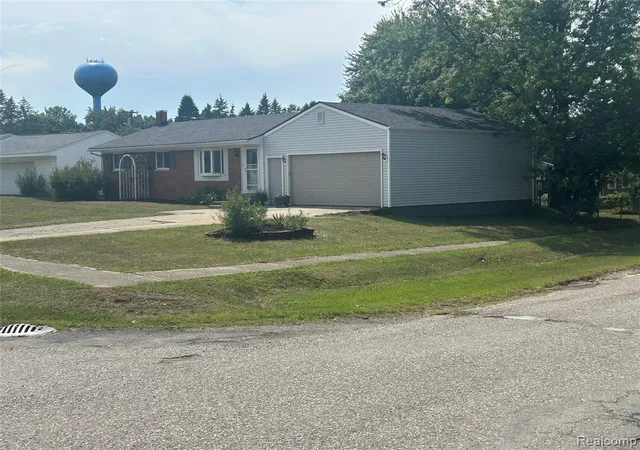 Photo 2 of Single family home for sale at 1320 Athlone St, Oxford, MI 48371 6000 | MLS# 61024111 | Listing updated on 2026-09-13