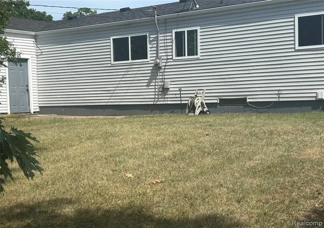 Photo 2 of Single family home for sale at 1320 Athlone St, Oxford, MI 48371 6000 | MLS# 61024111 | Listing updated on 2026-09-13