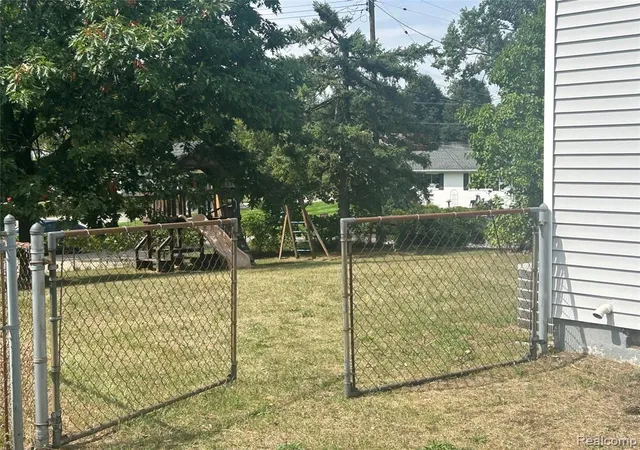 Photo 3 of Single family home for sale at 1320 Athlone St, Oxford, MI 48371 6000 | MLS# 61024111 | Listing updated on 2026-09-13