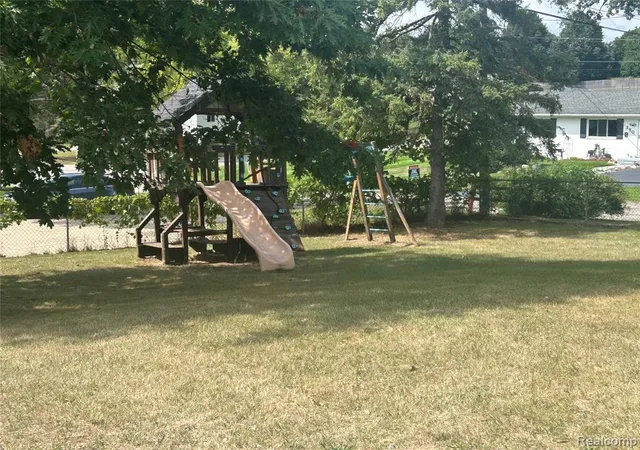 Photo 4 of Single family home for sale at 1320 Athlone St, Oxford, MI 48371 6000 | MLS# 61024111 | Listing updated on 2026-09-13