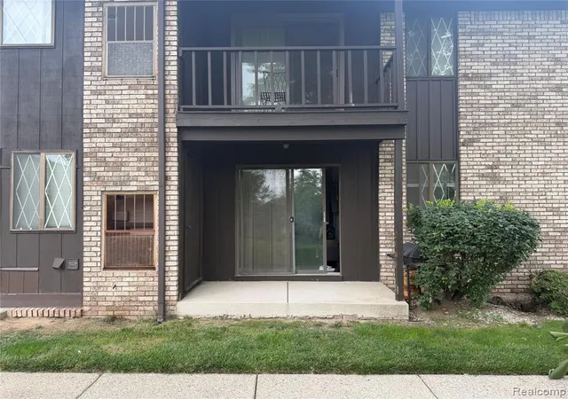 Homes for sale in Madison Heights, MI | 270 E 13 Mile Road, Madison Heights, MI 48071 | Houzeo