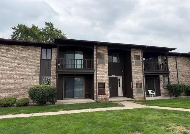 Homes for sale in Madison Heights, MI | 270 E 13 Mile Rd #34, Madison Heights, MI 48071 | MLS# 61008481