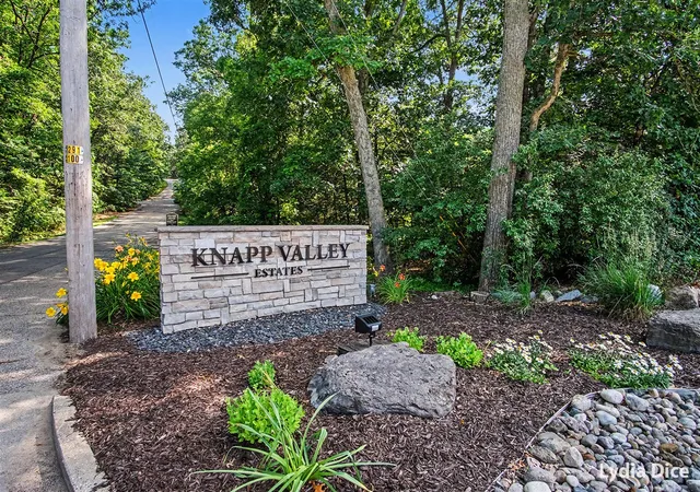 Photo 2 of Single family home for sale at 4282 Knapp Valley Ct, Grand Rapids, MI 49525 | MLS# 70544101 | Listing updated on 2026-09-17
