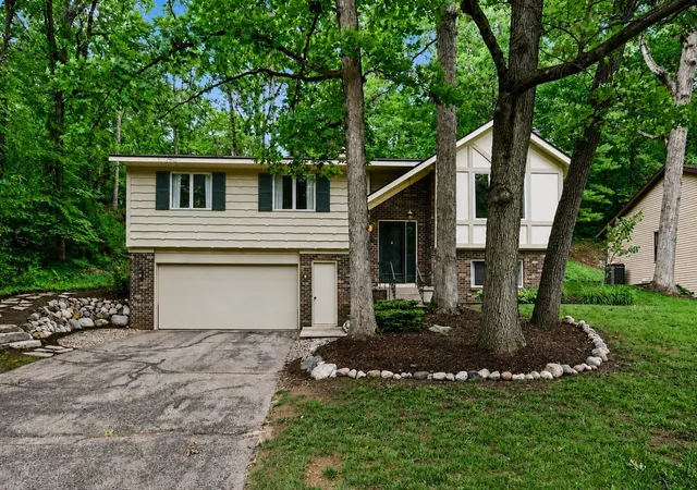 1st image of 2121 Timberview Dr, Grand Rapids, MI 49525 | MLS# 70540025