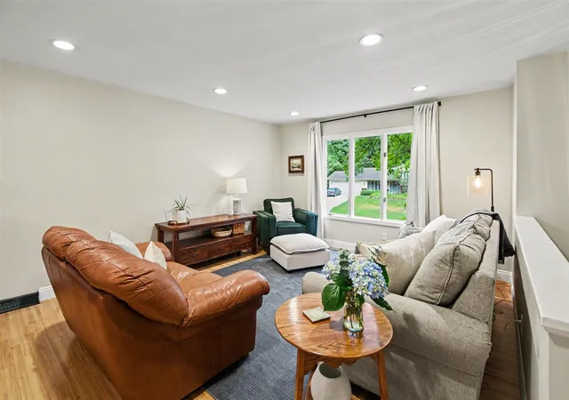 2nd image of 2121 Timberview Dr, Grand Rapids, MI 49525 | MLS# 70540025
