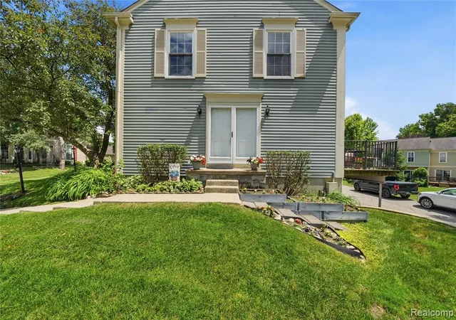 1st image of 1319 Wagon Wheel Ln, Rochester Hills, MI 48306 | MLS# 61004638