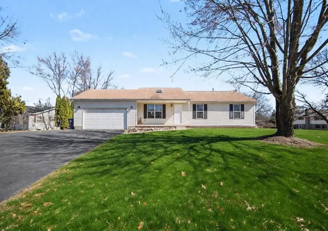 Homes for sale in Brooklyn, MI | 115 Sussex Pl, Brooklyn, MI 49230 | MLS# 70518950