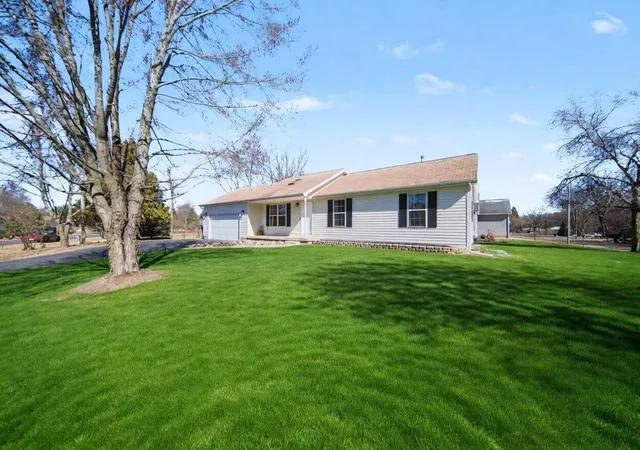Homes for sale in Brooklyn, MI | 115 Sussex Pl, Brooklyn, MI 49230 | MLS# 70518950