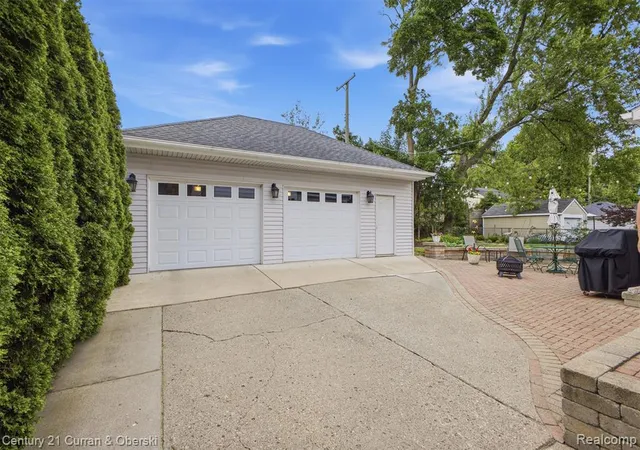 Photo 3 of Sale Pending at 307 Tannahill St, Dearborn, MI 48124 | MLS# 60999809 | Listing updated on 2026-07-07