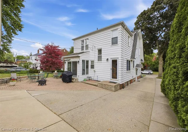 Photo 4 of Sale Pending at 307 Tannahill St, Dearborn, MI 48124 | MLS# 60999809 | Listing updated on 2026-07-07