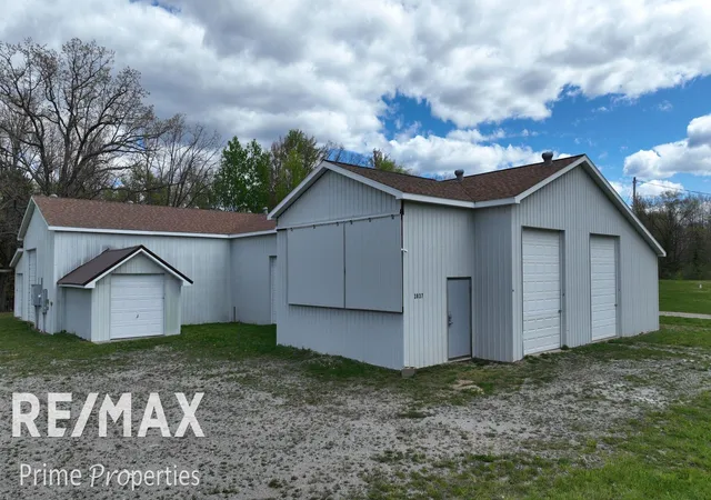 Homes for sale in Lupton, MI | 3837 Sage Lake Rd, Lupton, MI 48635 | MLS# 50182001