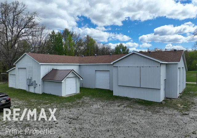 Homes for sale in Lupton, MI | 3837 Sage Lake Rd, Lupton, MI 48635 | MLS# 50182001