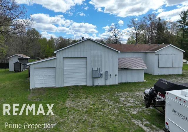 Homes for sale in Lupton, MI | 3837 Sage Lake Rd, Lupton, MI 48635 | MLS# 50182001