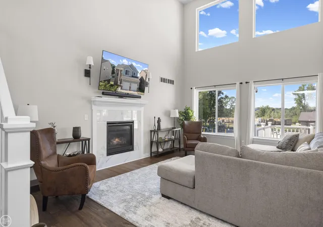 4th image of 3923 Maple Ln, Auburn Hills, MI 48326 | MLS# 50217740